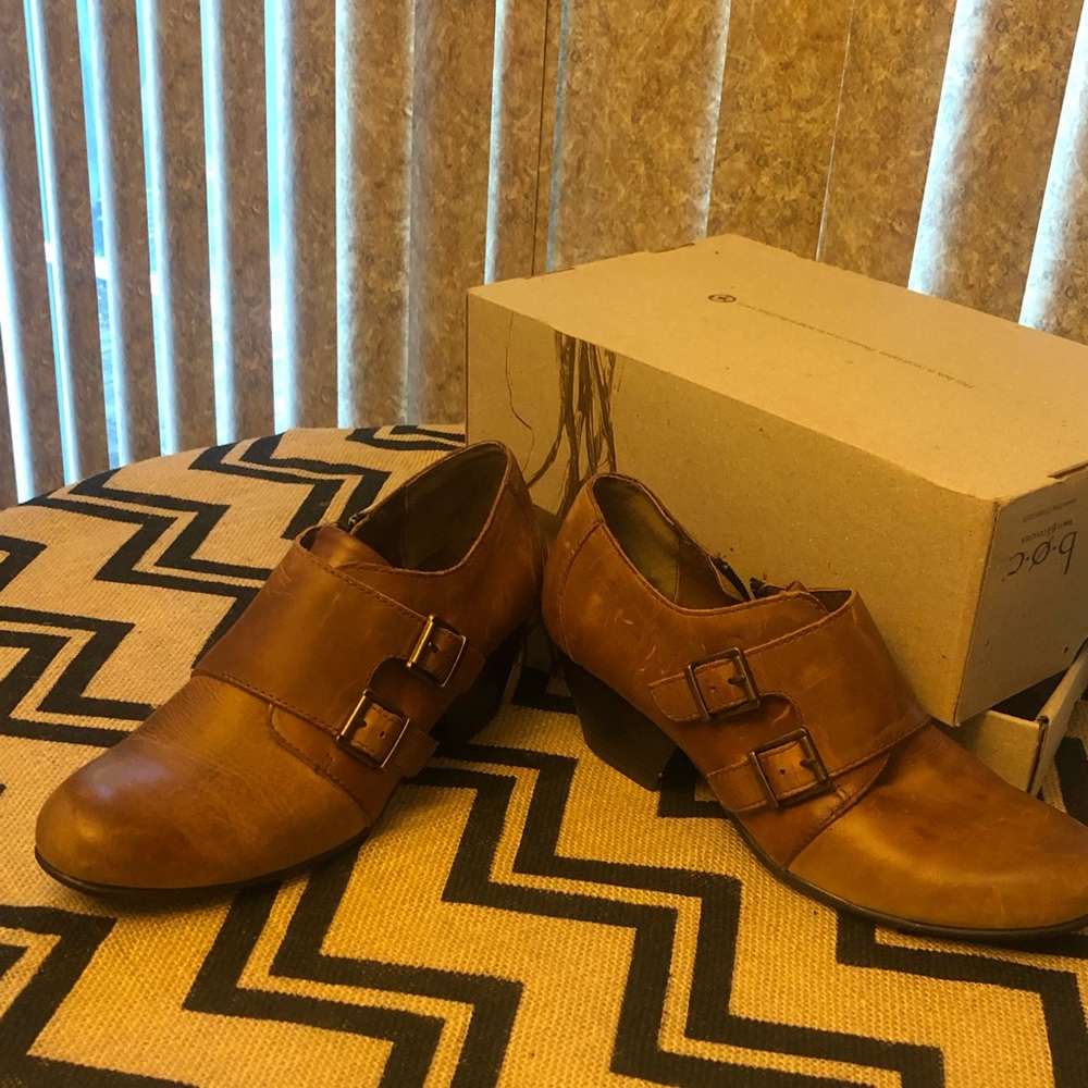 Distressed camel genuine leather shoe bootie